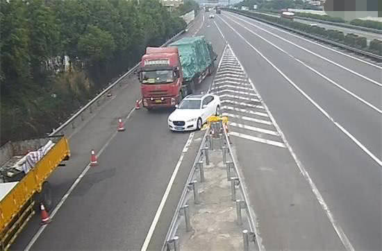 高速驾驶需留意!这些易引发事故区域,车主千万别忽视