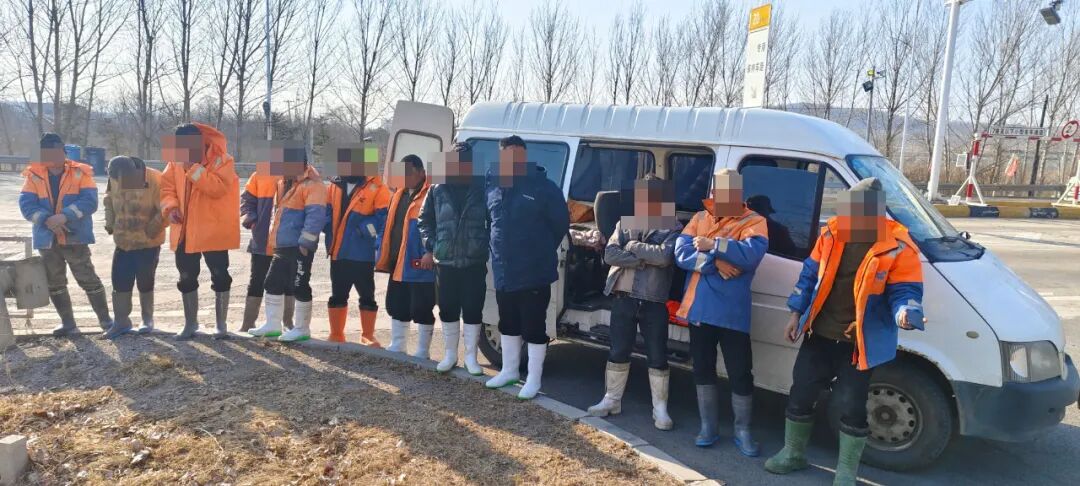 大连交管支队曝光近期查处的酒驾、超员等交通违章案例