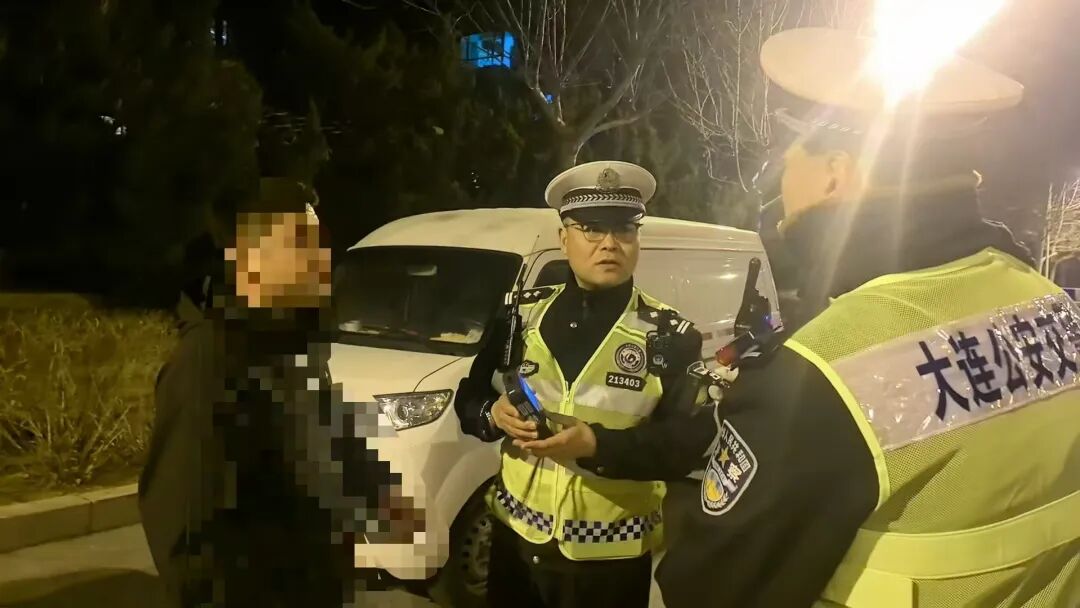 大连交管支队曝光近期查处的酒驾、超员等交通违章案例