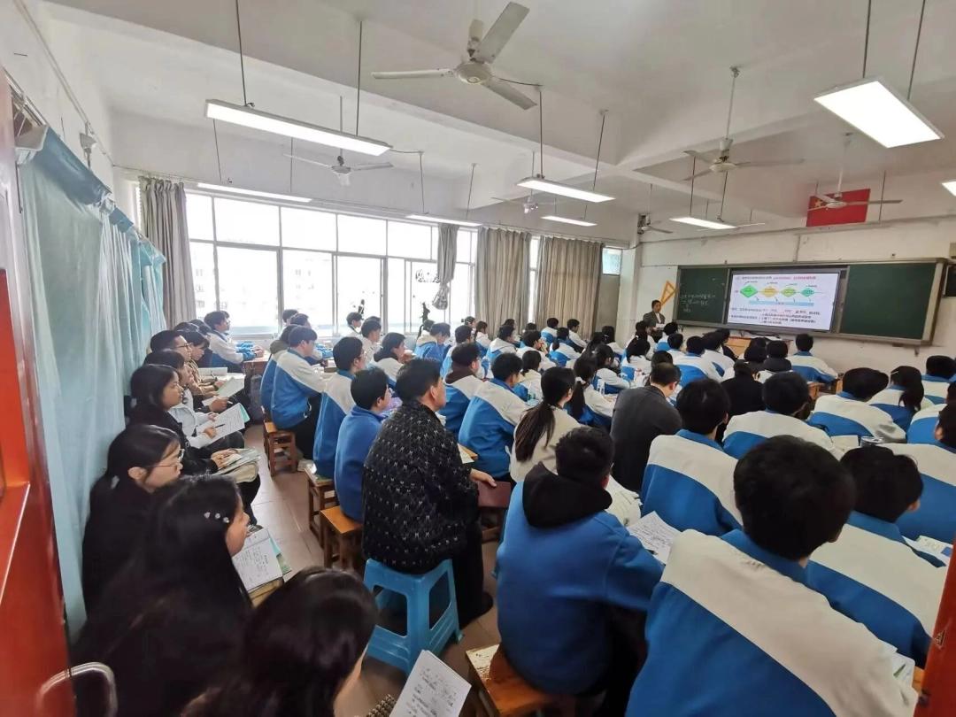 高考备考:贵阳一中专家进校指导二轮复习方法