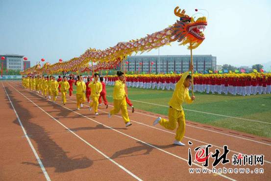 河北省第19届大运会开幕 速度轮滑成亮点