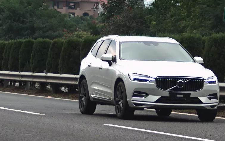 高速上不挂车牌还超速?小心重罚