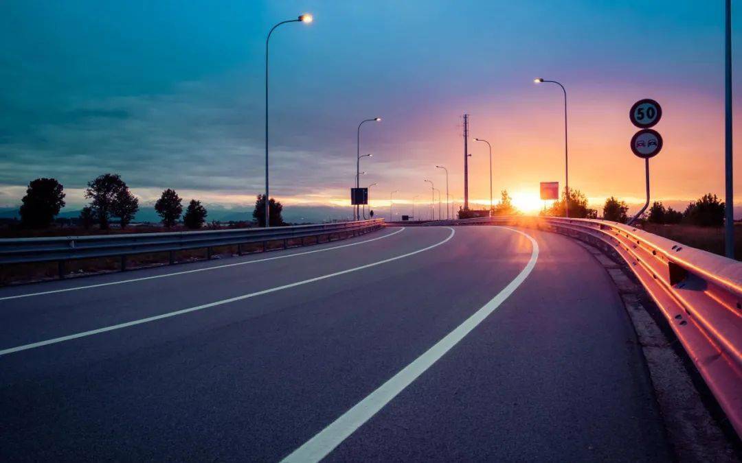 高速事故找公路部门索赔？养护责任新规解读