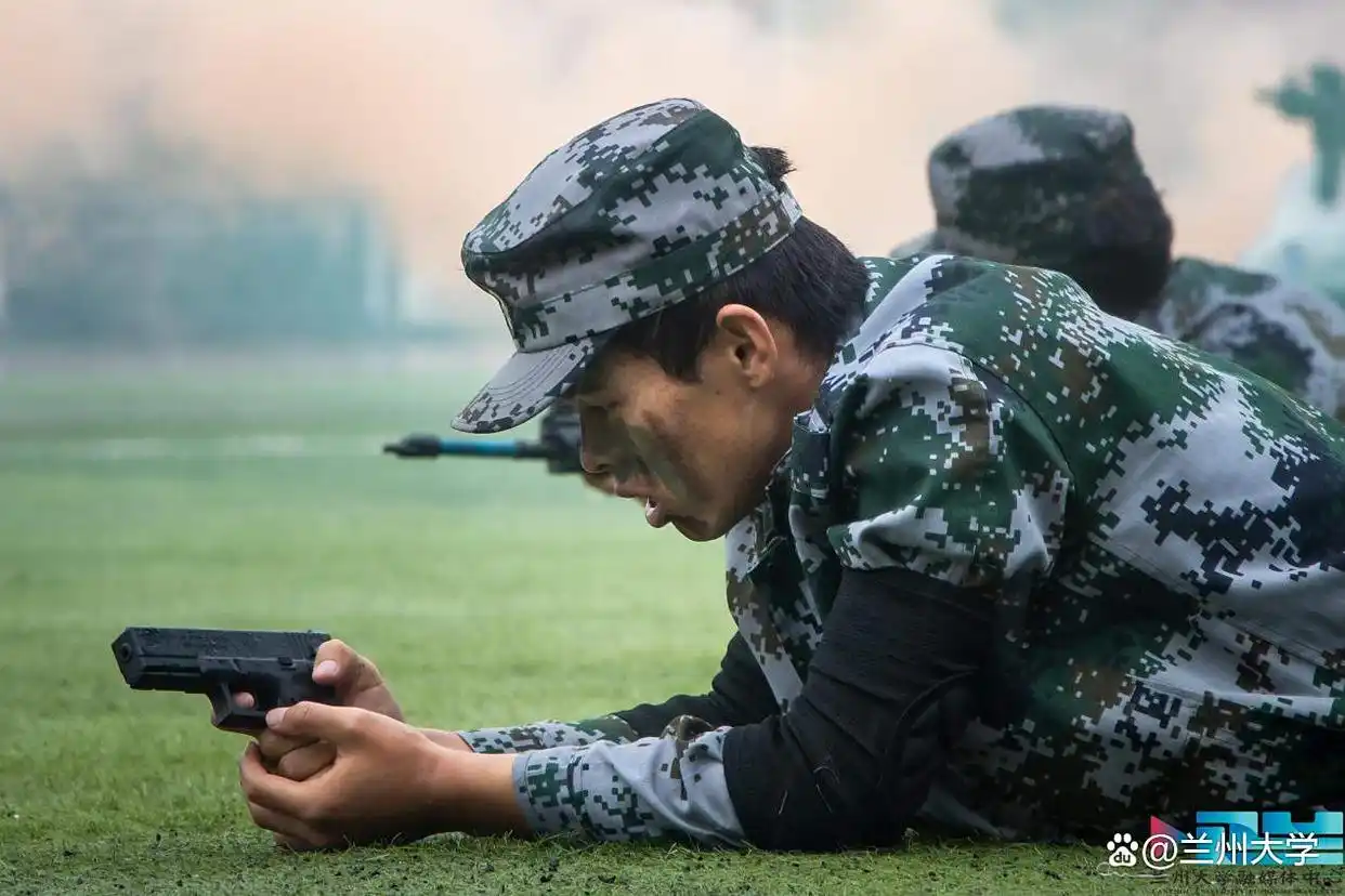 兰州大学2025级本科生军训结训,各方阵展飒爽英姿