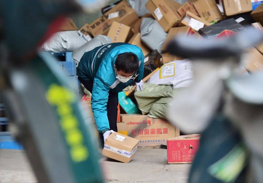 春节临近,多家快递企业辟谣停运,全力保障服务