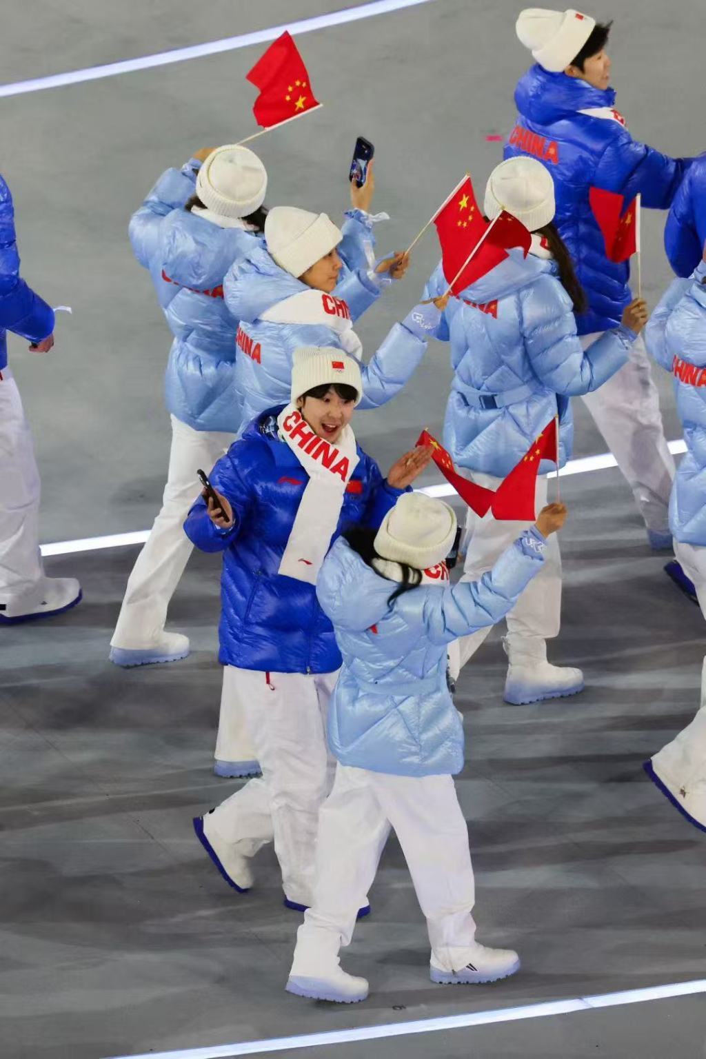 来自世界各地的运动员怀揣着梦想走进赛场。米兰冬奥会的开幕式真是太美了。