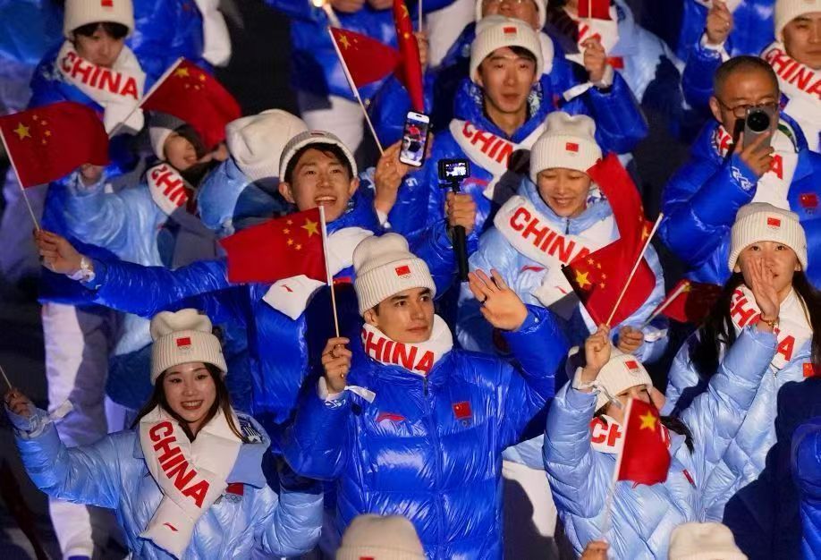 来自世界各地的运动员怀揣着梦想走进赛场。米兰冬奥会的开幕式真是太美了。