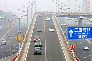 北京单双号限行首日车流量降半，绿色出行公交地铁有变化