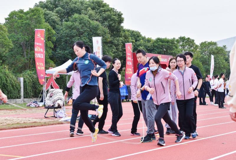 上海交通大学第49届运动会开幕,师生展现蓬勃朝气