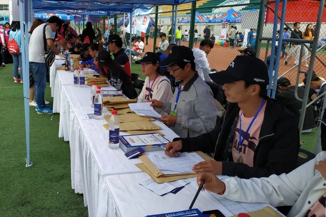 2021 级新生入学,面对众多社团咋选?高校团委书记给建议