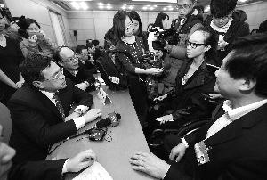 两会政务咨询会:‘五日制’尾号限行或延续常态化