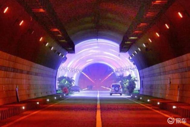 中国最长高速公路隧道秦岭中南山隧道,双洞全长36公里