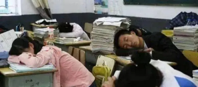 2007年广西高考状元:语文考试忘记写名字,英语考试睡觉时被老师叫醒。