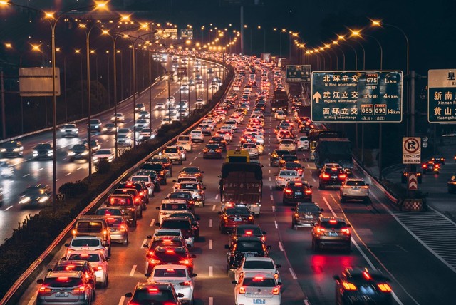 为什么说晚上在高速公路上尽量少开车呢? 30岁司机除非绝对必要否则不会开车