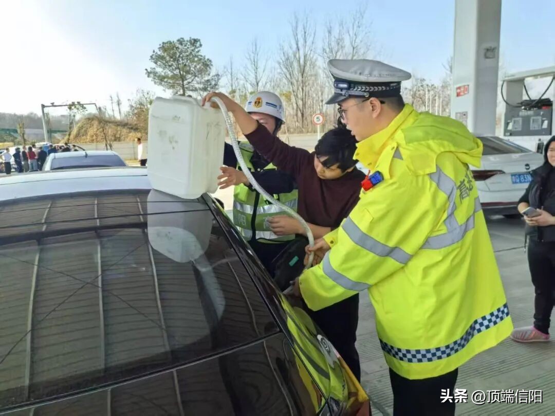 新春佳节信阳高速交警坚守一线 守护豫南高速平安返程路