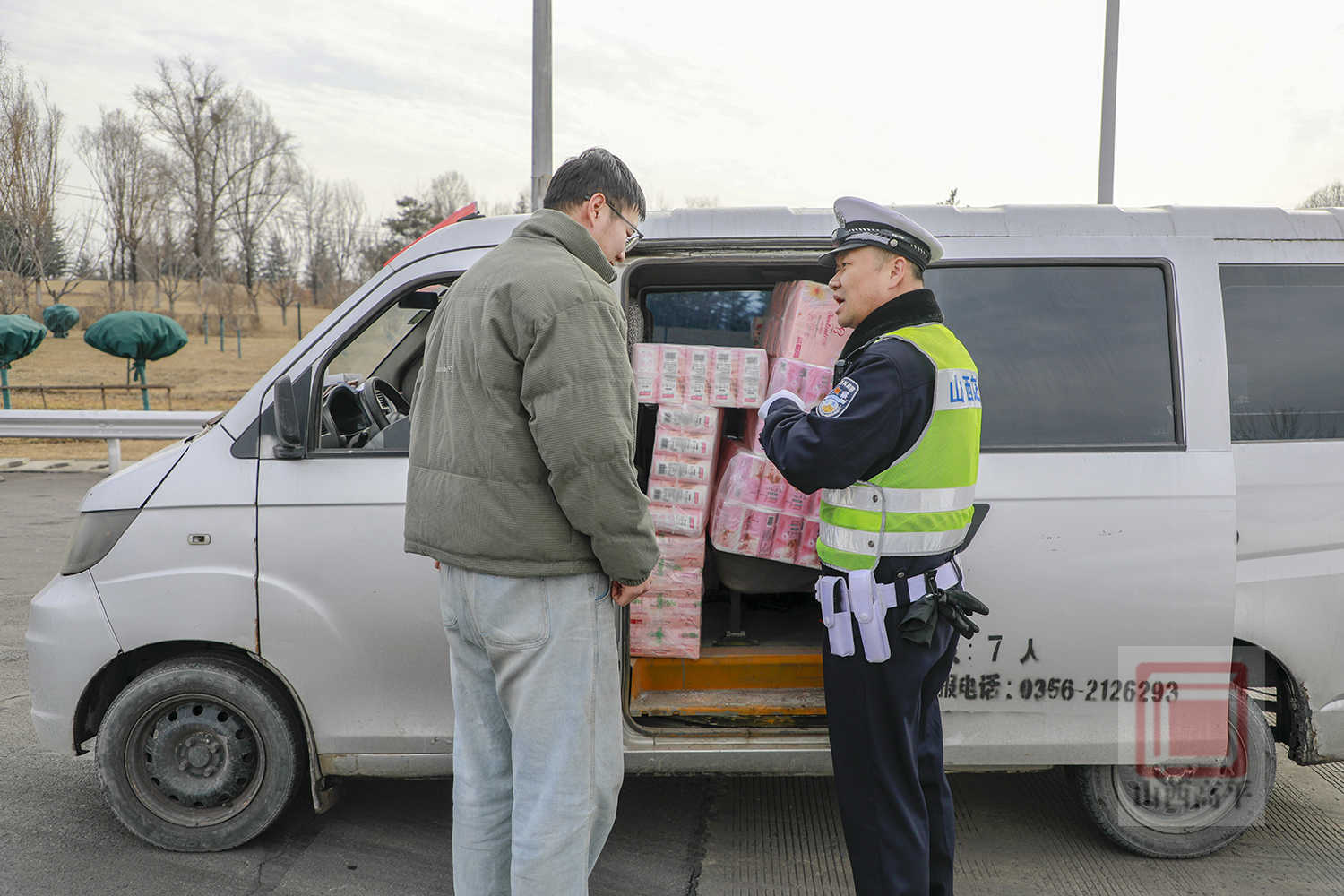 春节高速交警坚守一线,保市民旅客平安出行