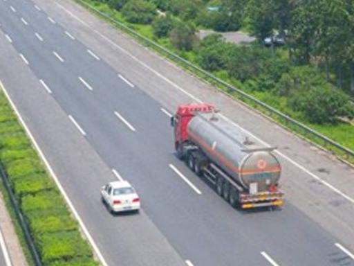 跑高速必知的5大驾驶技巧，关乎安全，交警提醒别忽视