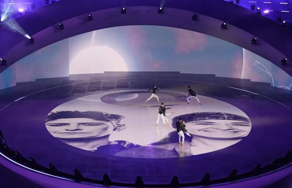 米兰冬奥会闭幕式精彩瞬间:志愿者致谢与各代表团入场等