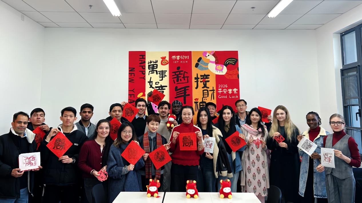 上海大学领导与留校国际学生代表欢聚，共话学习生活与交流