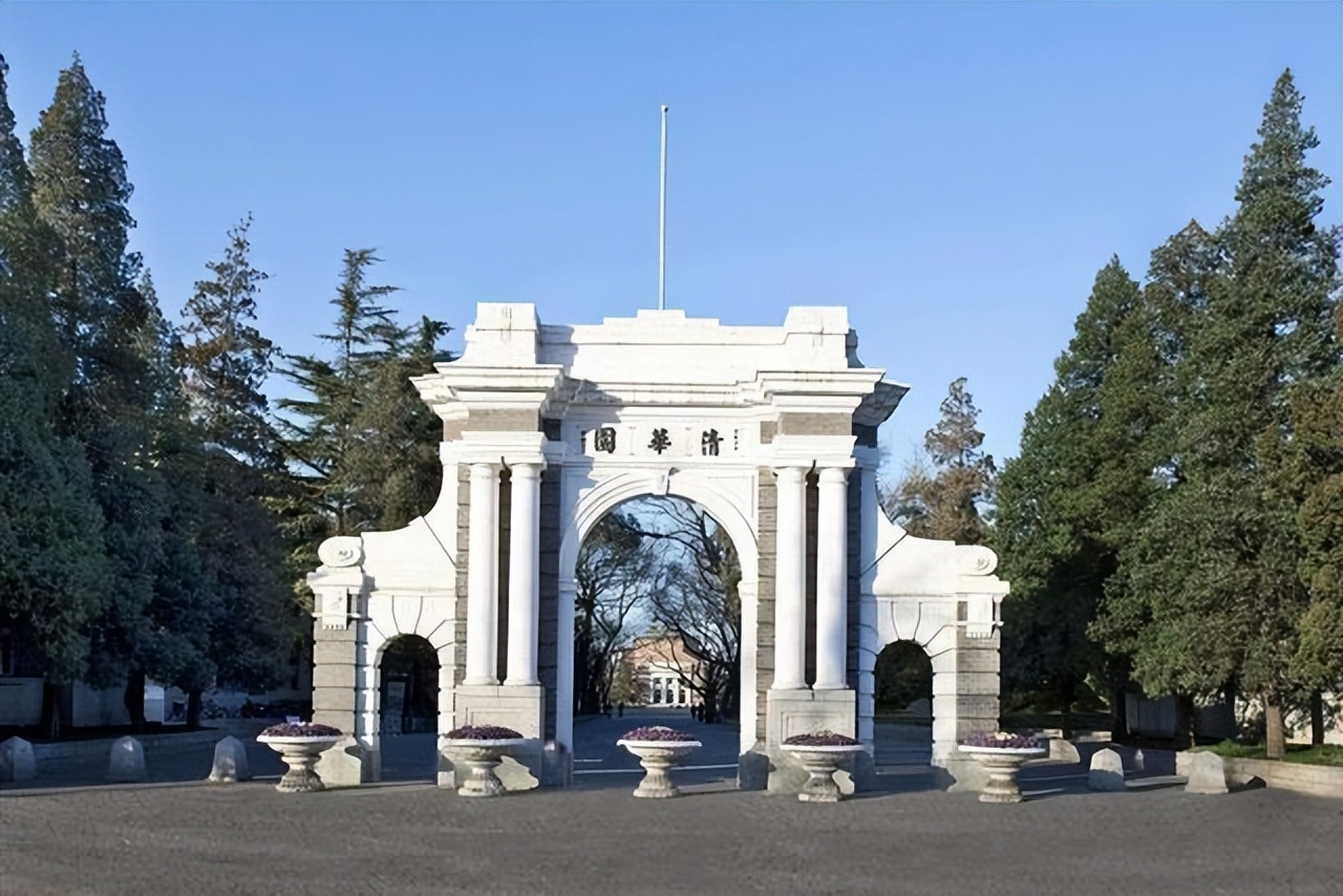 高考满分考入清华的何碧玉与山东男孩,为何选择不同的道路?